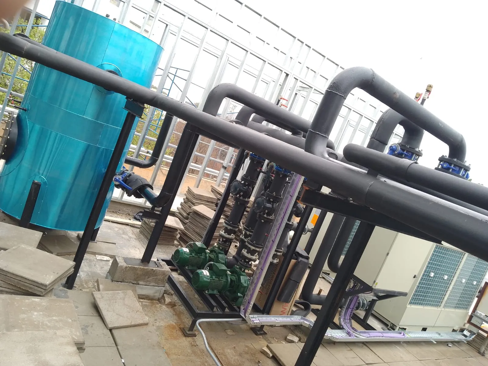 Sistema de aislamiento frío en instalación de climatización industrial en terraza – Aislaciones DM