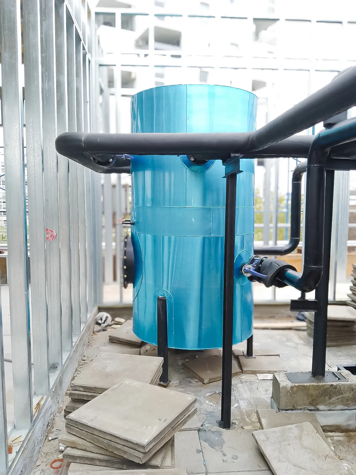 Aislamiento térmico en recipiente y cañerías en obra nueva, instalación exterior – Aislaciones DM