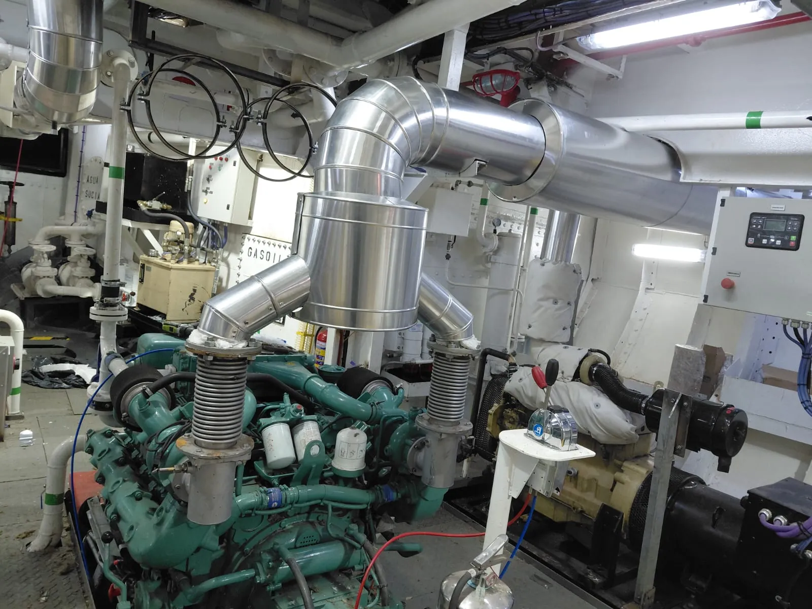 Encamisado metálico en sistema de propulsión naval, instalación a bordo en sala de máquinas – Aislaciones DM