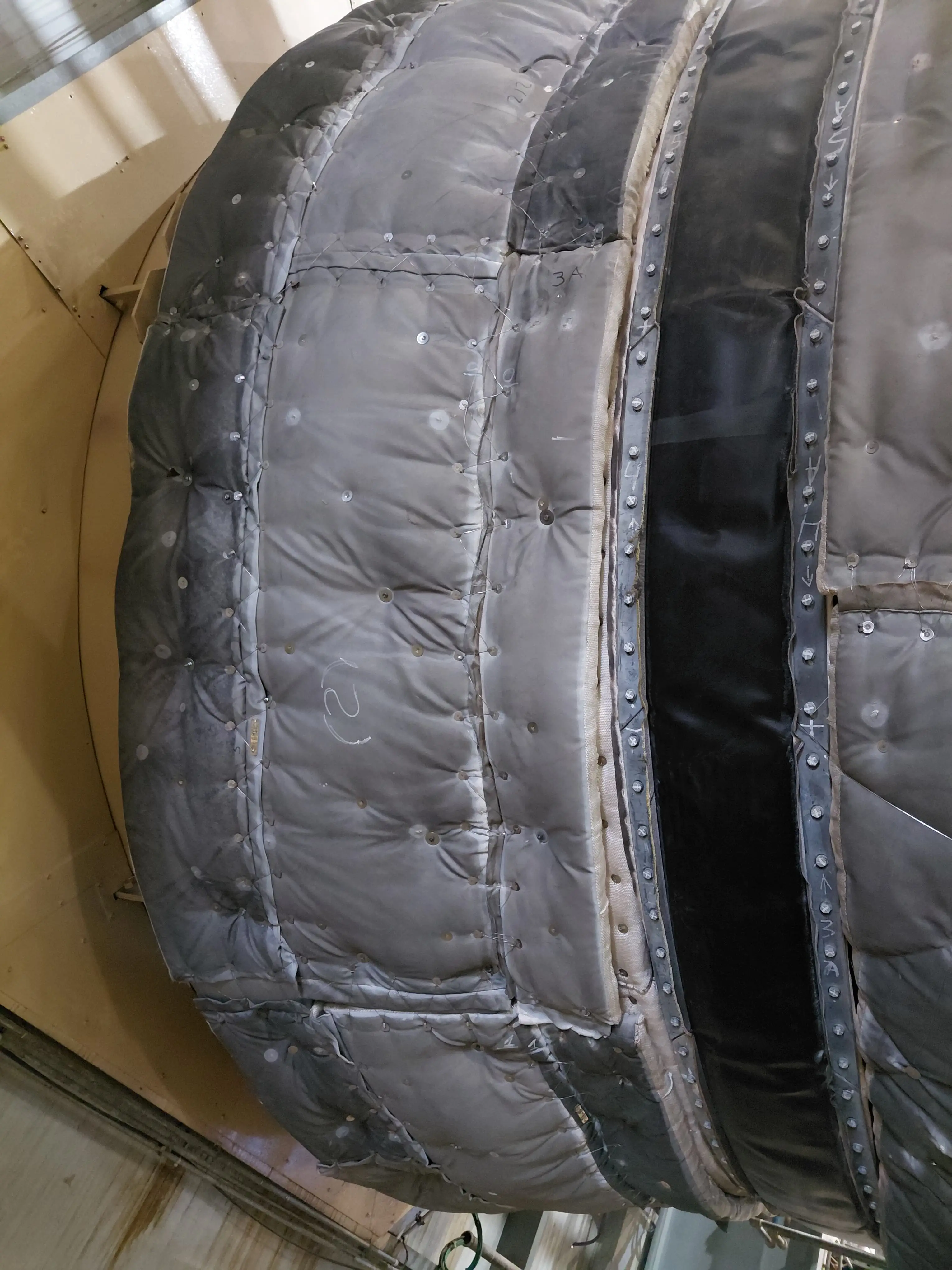 Junta de dilatación ignífuga de alta resistencia confeccionada a medida para ducto industrial – Aislaciones DM